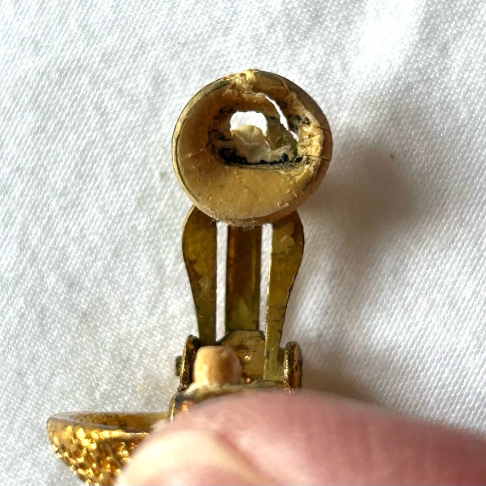 CHANEL Gold Textured Classic Clip On Earrings - Picture 5 of 9